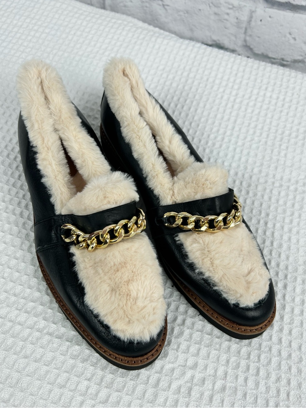 Andre Assous Black Leather Faux Fur Chain Loafers Size 8 Made in Portugal